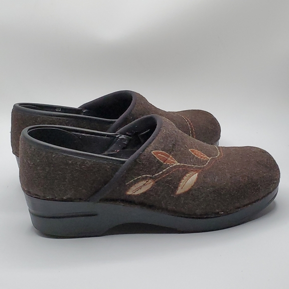 Dansko Felt Leaf Pattern Clog size 39 US 8.5 / 9 - Picture 1 of 15